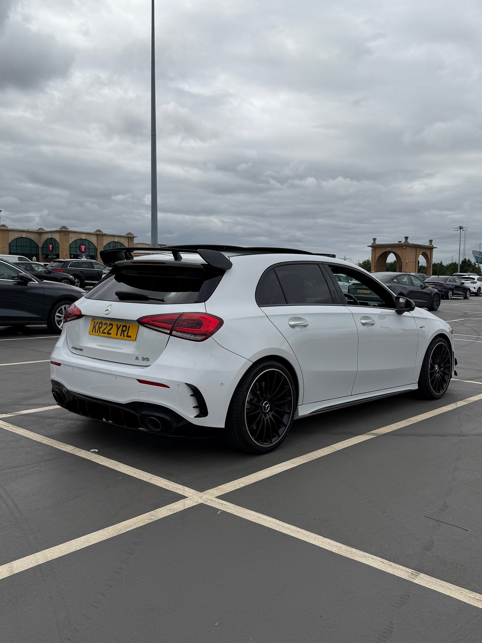 MERCEDES-BENZ AMG A 35 PREMIUM + 4MATIC EDITION