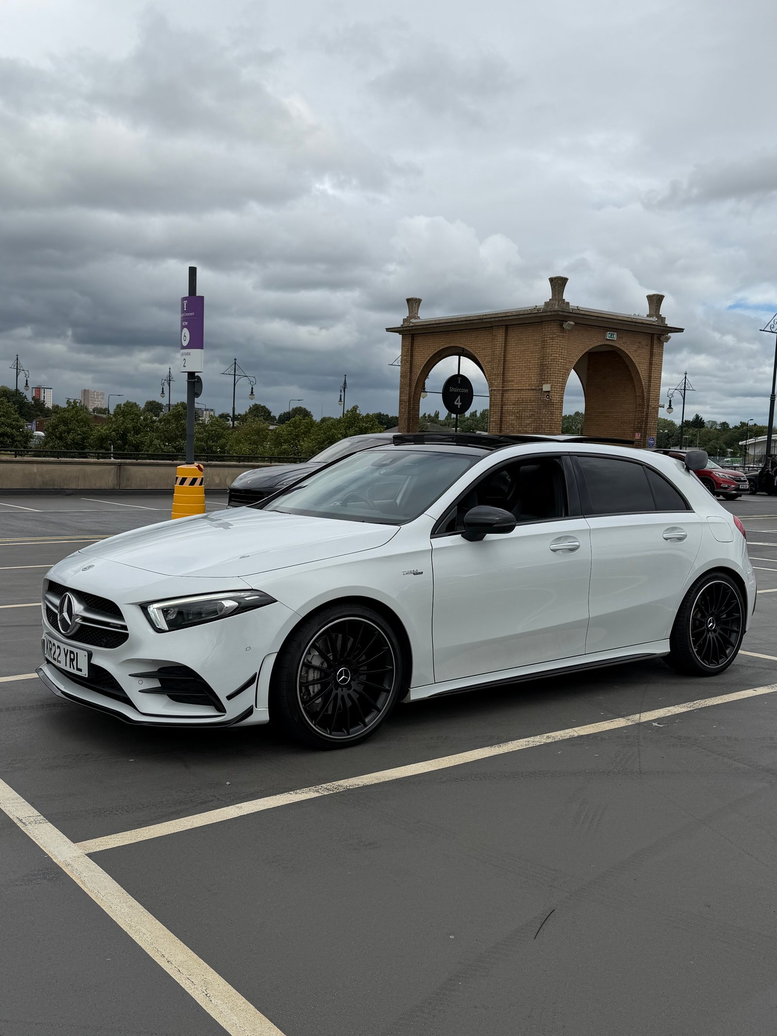 MERCEDES-BENZ AMG A 35 PREMIUM + 4MATIC EDITION
