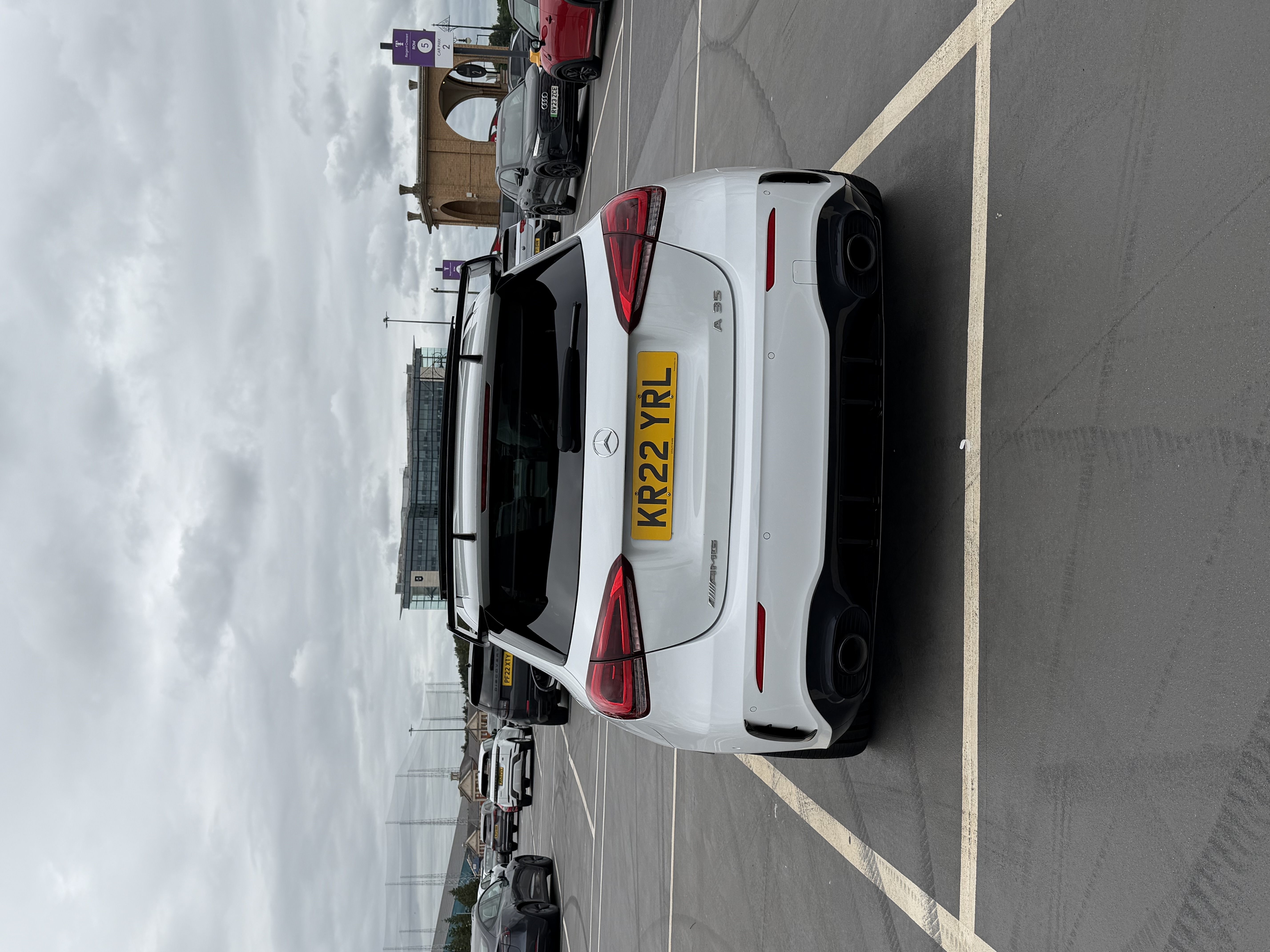 MERCEDES-BENZ AMG A 35 PREMIUM + 4MATIC EDITION